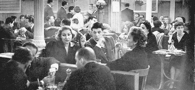 Imagen del Café Gijón de Madrid en la década de los 40.