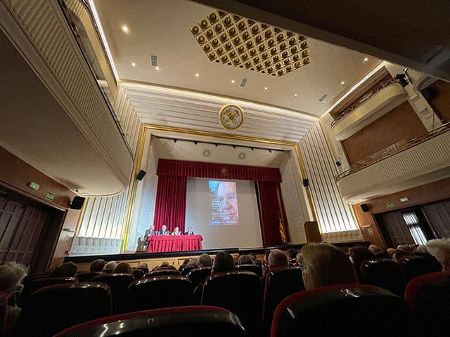 Imagen del auditorio del Ateneo de Valencia durante el homenaje a Jaime Siles.