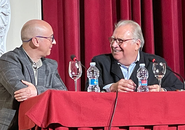Marco Antonio Coronel y Jaime Siles durante su conversación en el Ateneo de Valencia.